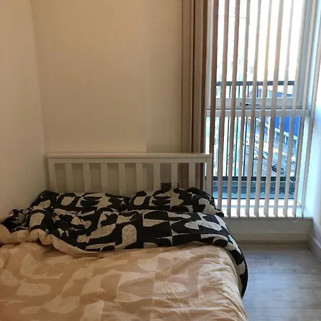 Lovely Room In Modern Apartment London Exterior photo
